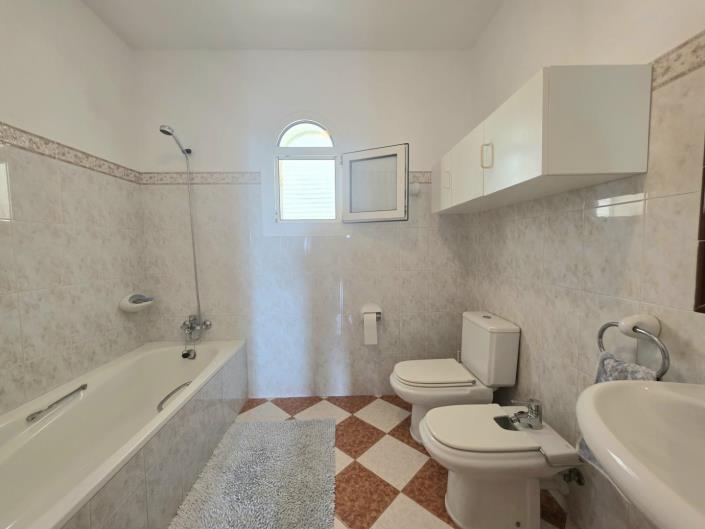 Image No.8-3 Bed Country House for sale