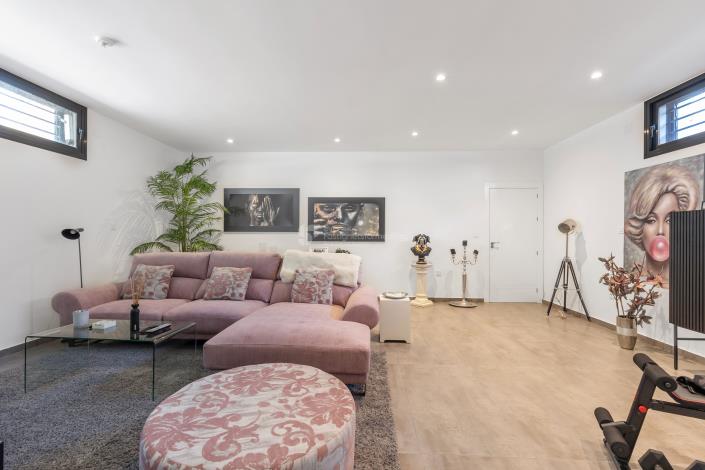 Image No.23-4 Bed House for sale