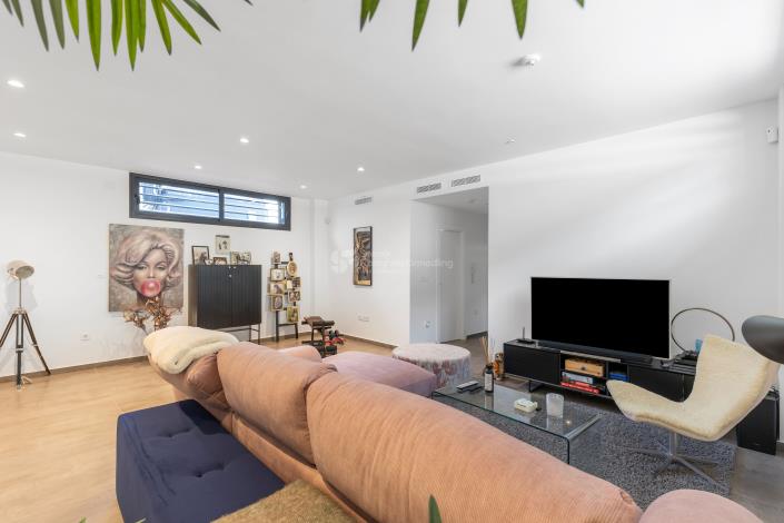 Image No.24-4 Bed House for sale