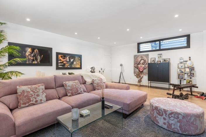 Image No.25-4 Bed House for sale