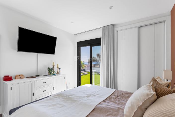 Image No.15-4 Bed House for sale