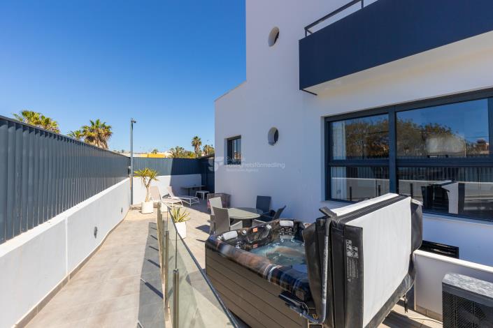 Image No.33-4 Bed House for sale