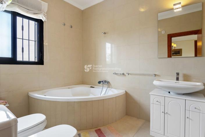 Image No.10-5 Bed Villa for sale