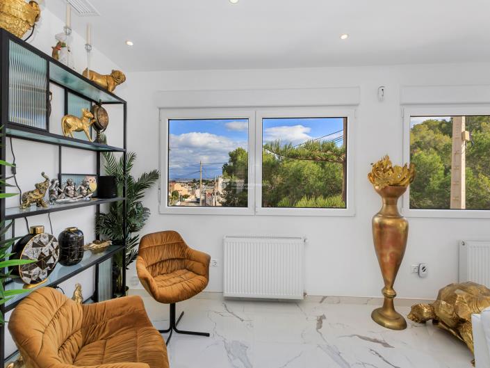 Image No.8-3 Bed House for sale