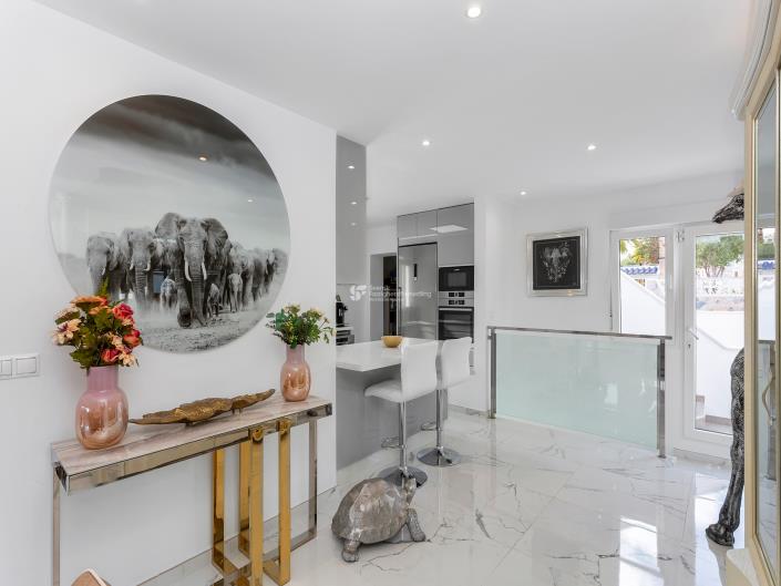 Image No.10-3 Bed House for sale