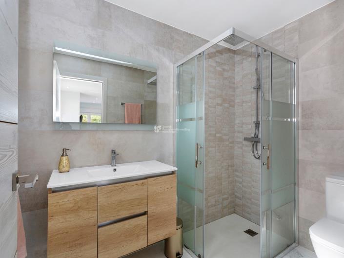 Image No.17-3 Bed House for sale