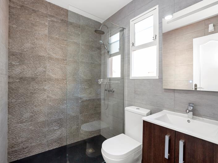 Image No.18-4 Bed Townhouse for sale