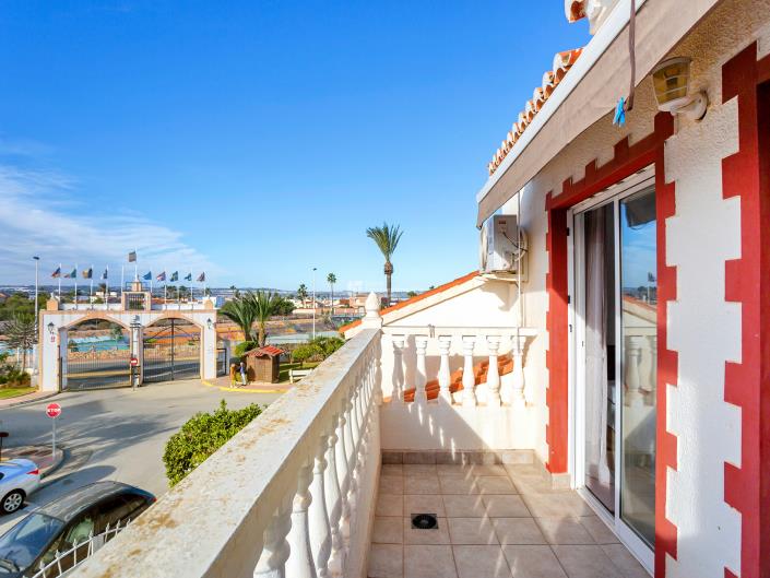 Image No.22-4 Bed Townhouse for sale