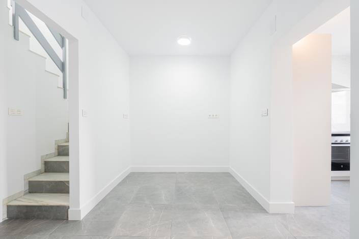 Image No.14-3 Bed Townhouse for sale