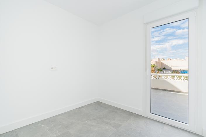 Image No.20-3 Bed Townhouse for sale