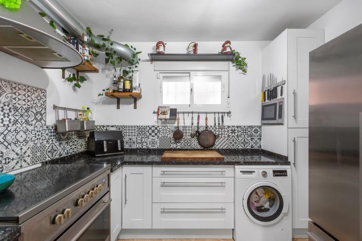 Image No.9-6 Bed House for sale