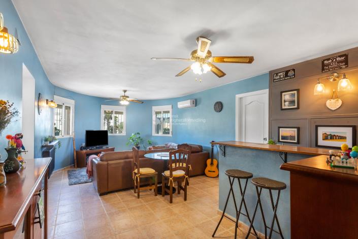 Image No.10-6 Bed House for sale