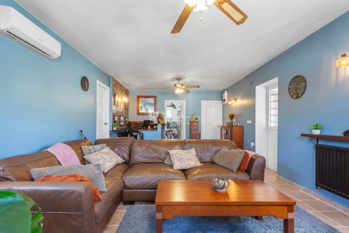 Image No.6-6 Bed House for sale