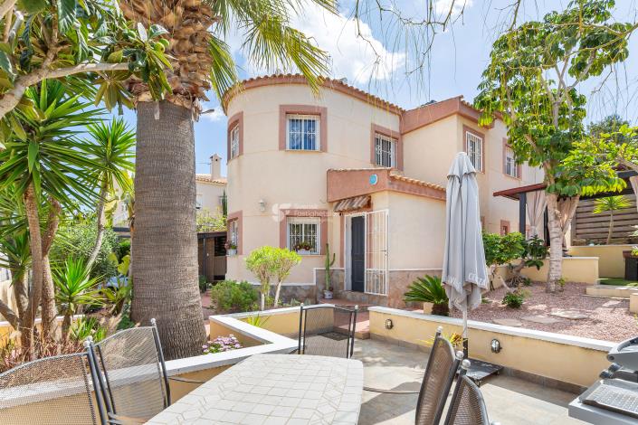 Image No.17-6 Bed House for sale