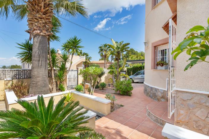 Image No.21-6 Bed House for sale