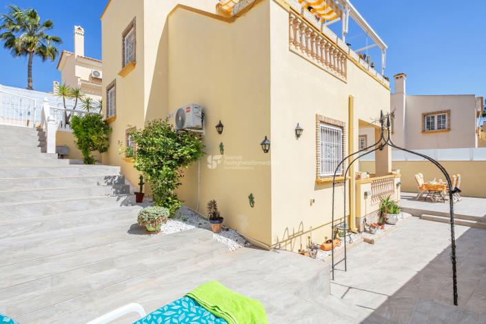 Image No.8-3 Bed House for sale