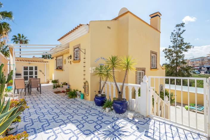 Image No.10-3 Bed House for sale