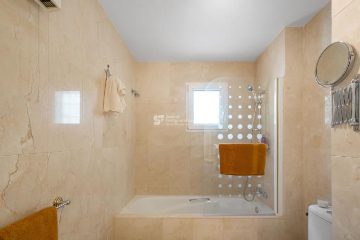 Image No.20-3 Bed House for sale