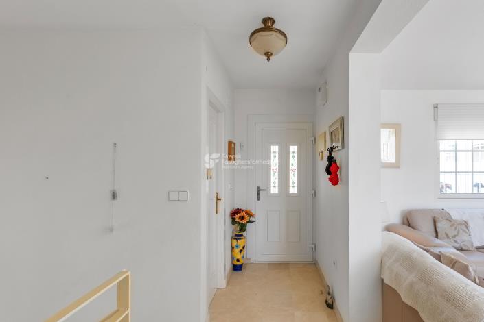 Image No.25-3 Bed House for sale