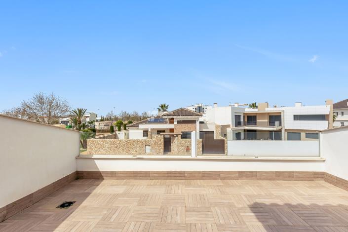 Image No.21-4 Bed Townhouse for sale