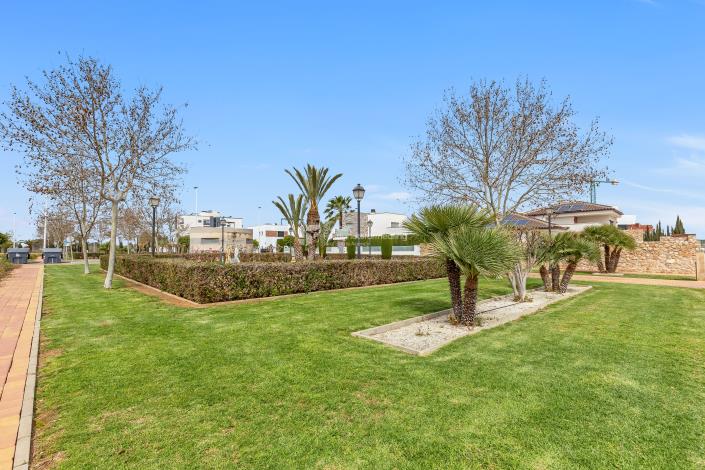 Image No.27-4 Bed Townhouse for sale