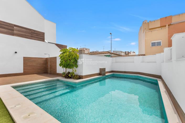 Image No.2-2 Bed Townhouse for sale