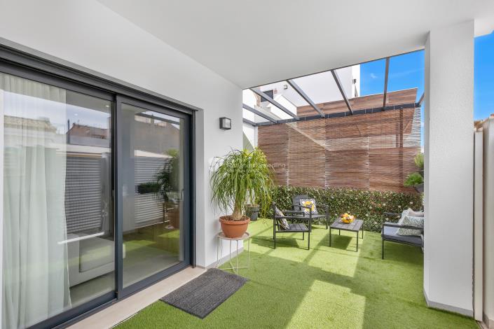 Image No.25-2 Bed Townhouse for sale