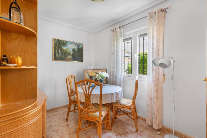 Image No.13-2 Bed Townhouse for sale