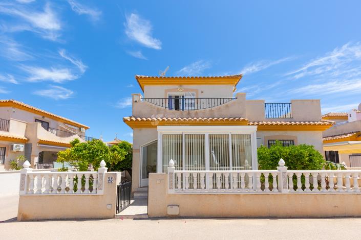 Image No.2-2 Bed Townhouse for sale