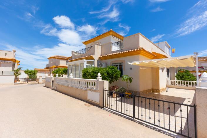 Image No.27-2 Bed Townhouse for sale