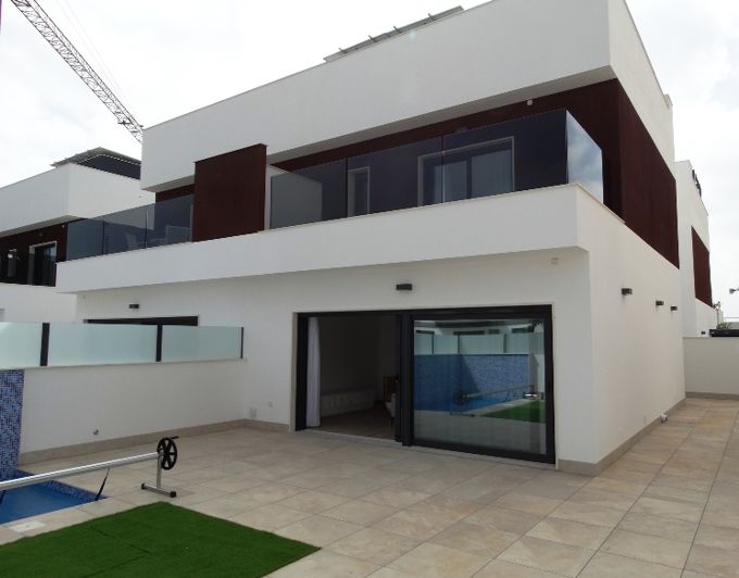Image No.1-3 Bed Townhouse for sale