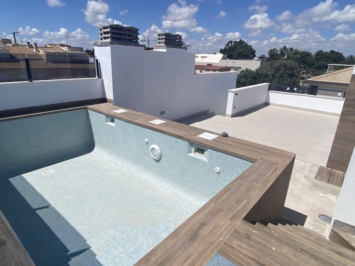 Image No.13-2 Bed Townhouse for sale