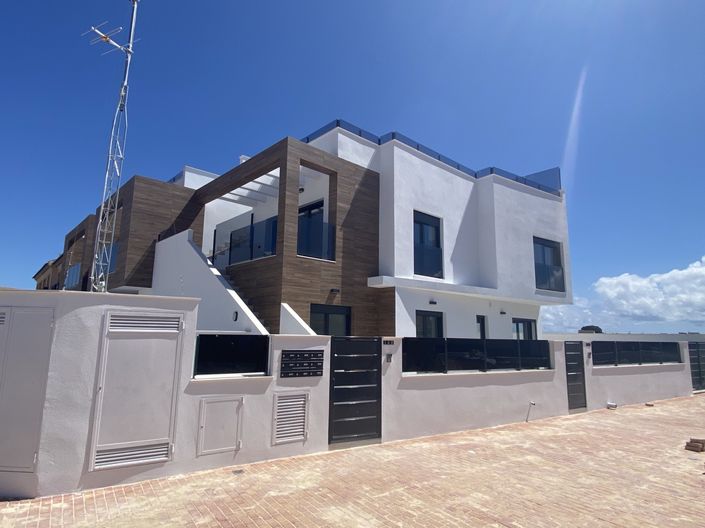 Image No.8-2 Bed Townhouse for sale