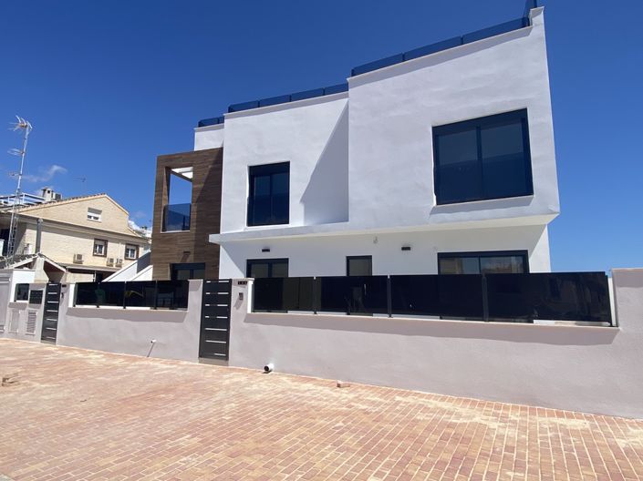 Image No.9-2 Bed Townhouse for sale