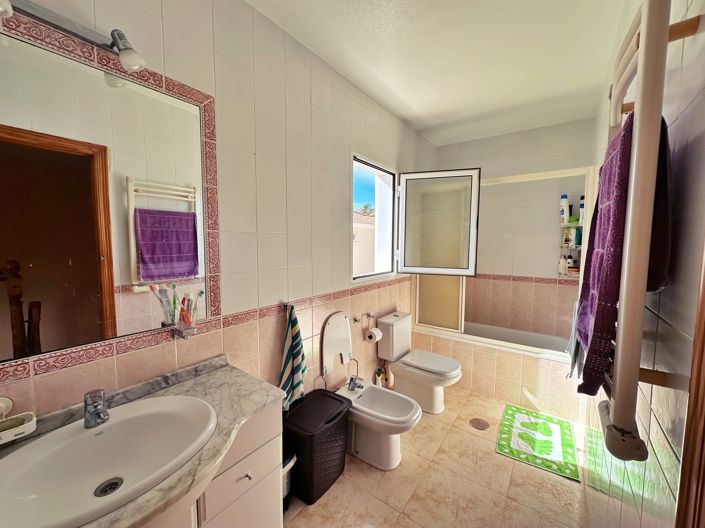 Image No.8-3 Bed Villa for sale