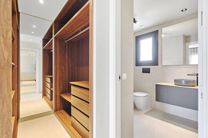 Image No.12-2 Bed Property for sale