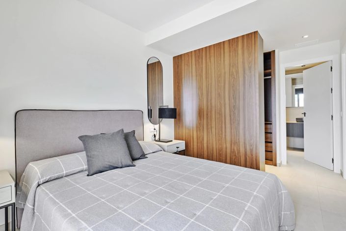 Image No.14-2 Bed Property for sale