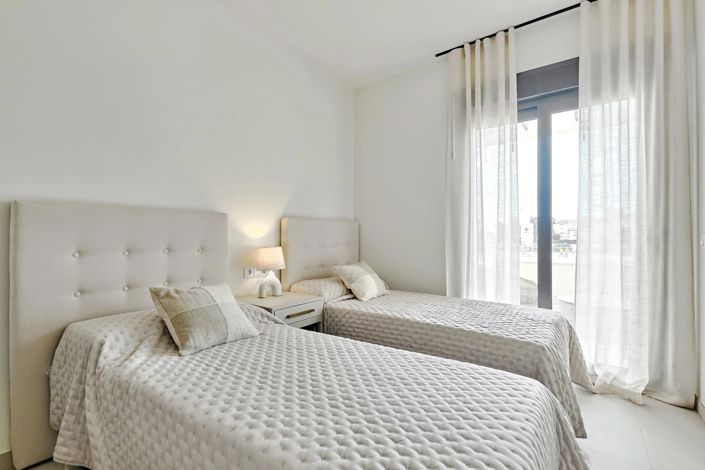 Image No.17-2 Bed Property for sale