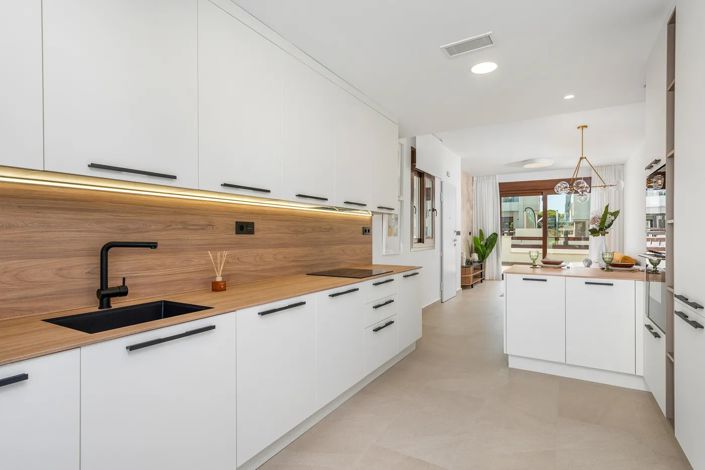 Image No.26-3 Bed Property for sale