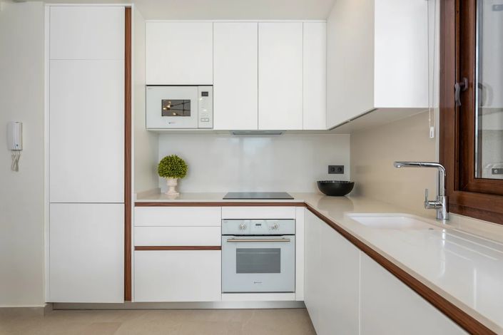 Image No.28-2 Bed Property for sale