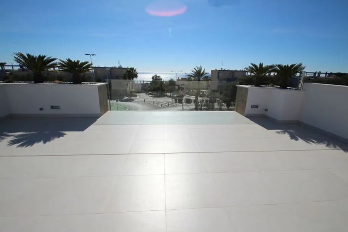 Image No.2-4 Bed Villa for sale