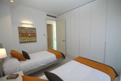 40b7127f4c7b4a940684bb3b83f422dc