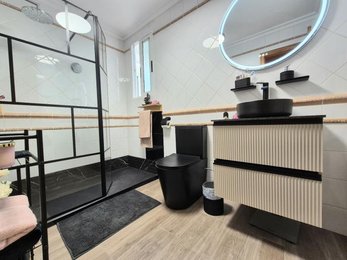 Image No.17-5 Bed Villa / Detached for sale