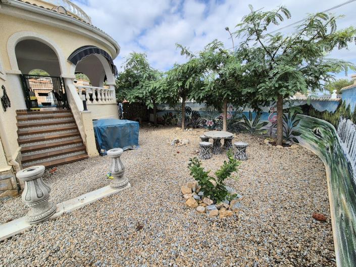 Image No.44-5 Bed Villa / Detached for sale