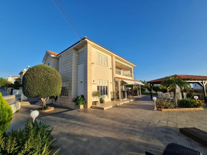 Image No.1-6 Bed Villa for sale