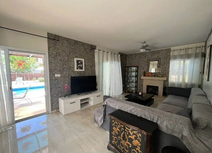 Image No.2-4 Bed Villa for sale