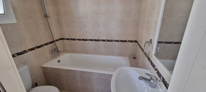 Image No.22-2 Bed Townhouse for sale