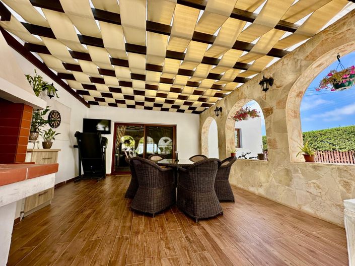 Image No.1-7 Bed Villa for sale