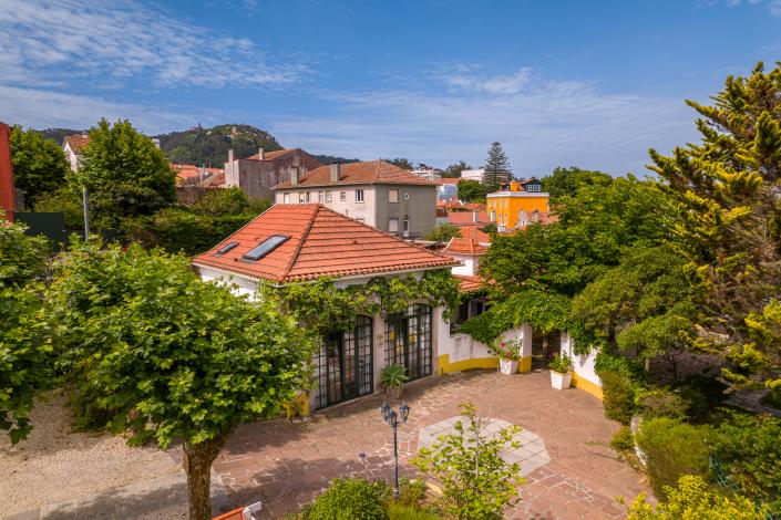 Image No.42-15 Bed Hotel for sale