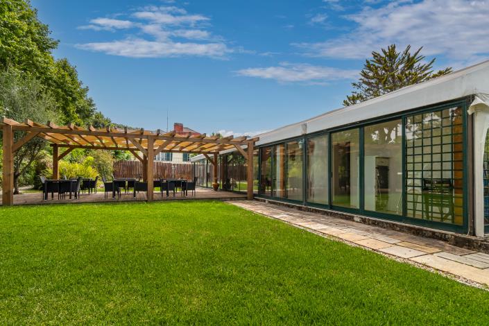 Image No.8-15 Bed Hotel for sale